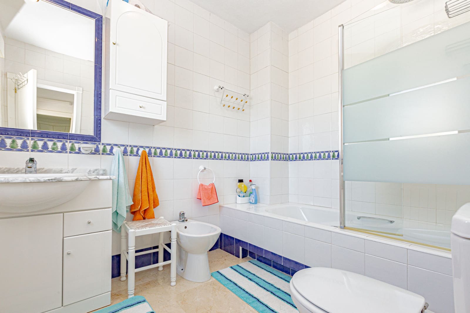 4 quarto Moradia para venda em Villamartin com piscina garagem - 450 000 € (Ref: 9002135)