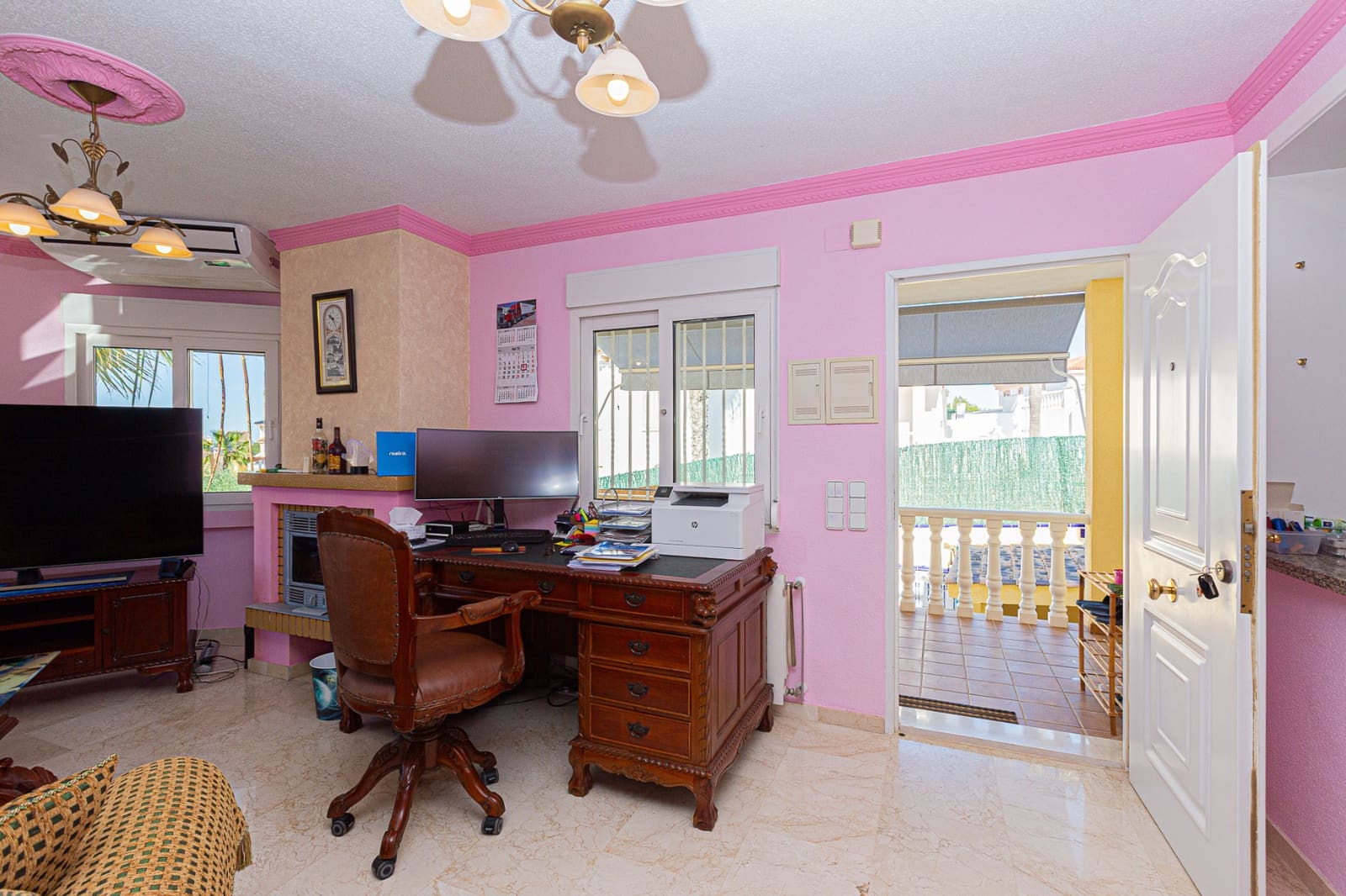 4 quarto Moradia para venda em Villamartin com piscina garagem - 450 000 € (Ref: 9002135)