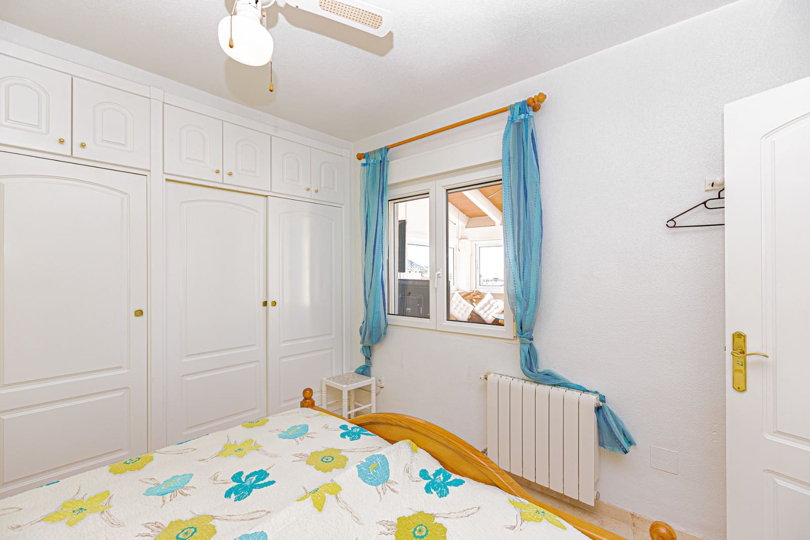 4 quarto Moradia para venda em Villamartin com piscina garagem - 450 000 € (Ref: 9002135)