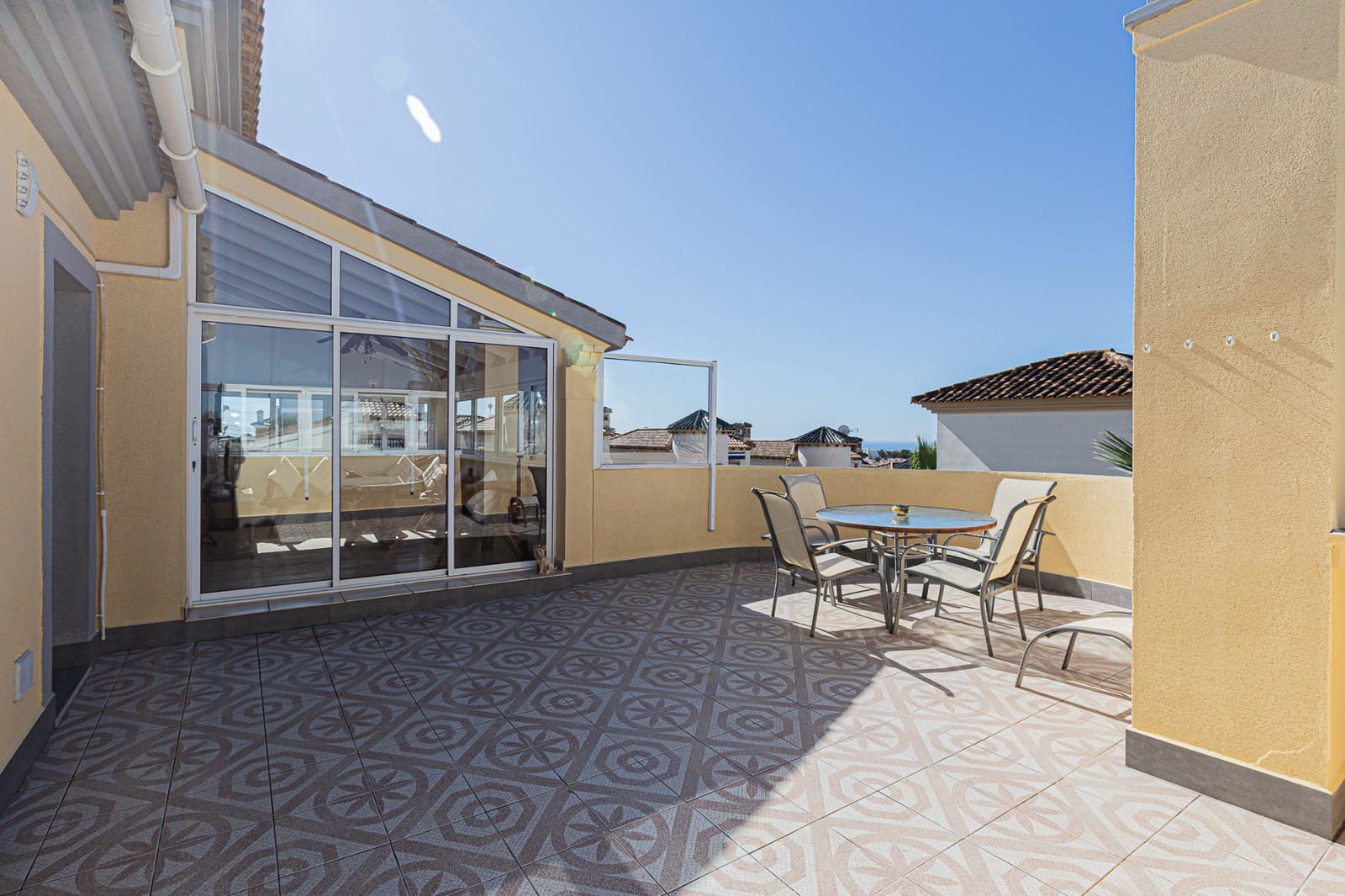 4 quarto Moradia para venda em Villamartin com piscina garagem - 450 000 € (Ref: 9002135)