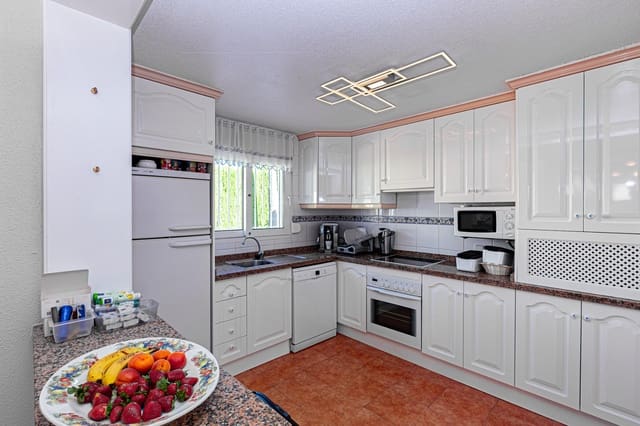 4 quarto Moradia para venda em Villamartin, Orihuela com piscina garagem - 450 000 € (Ref: 9002135)