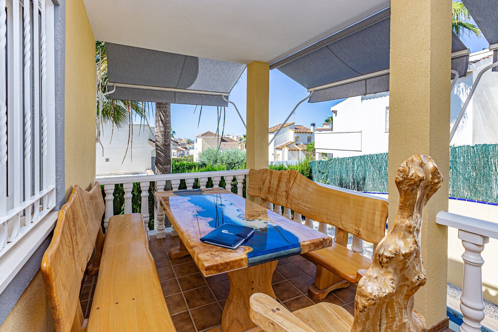 4 quarto Moradia para venda em Villamartin com piscina garagem - 450 000 € (Ref: 9002135)