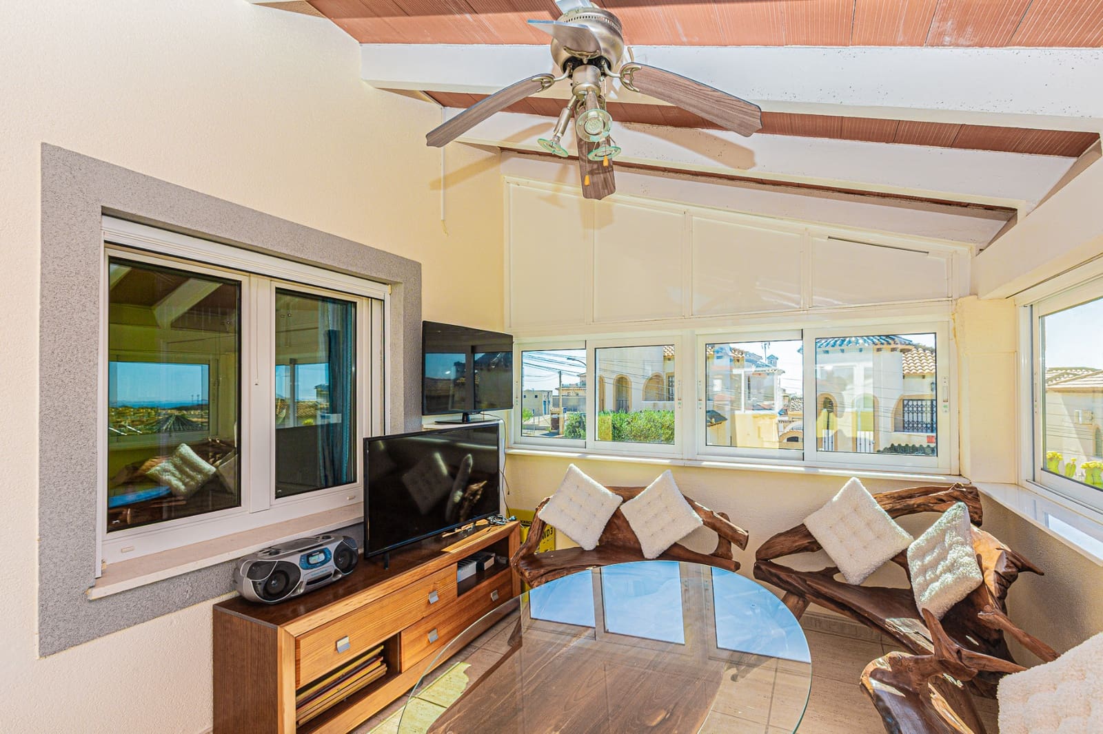 4 quarto Moradia para venda em Villamartin com piscina garagem - 450 000 € (Ref: 9002135)