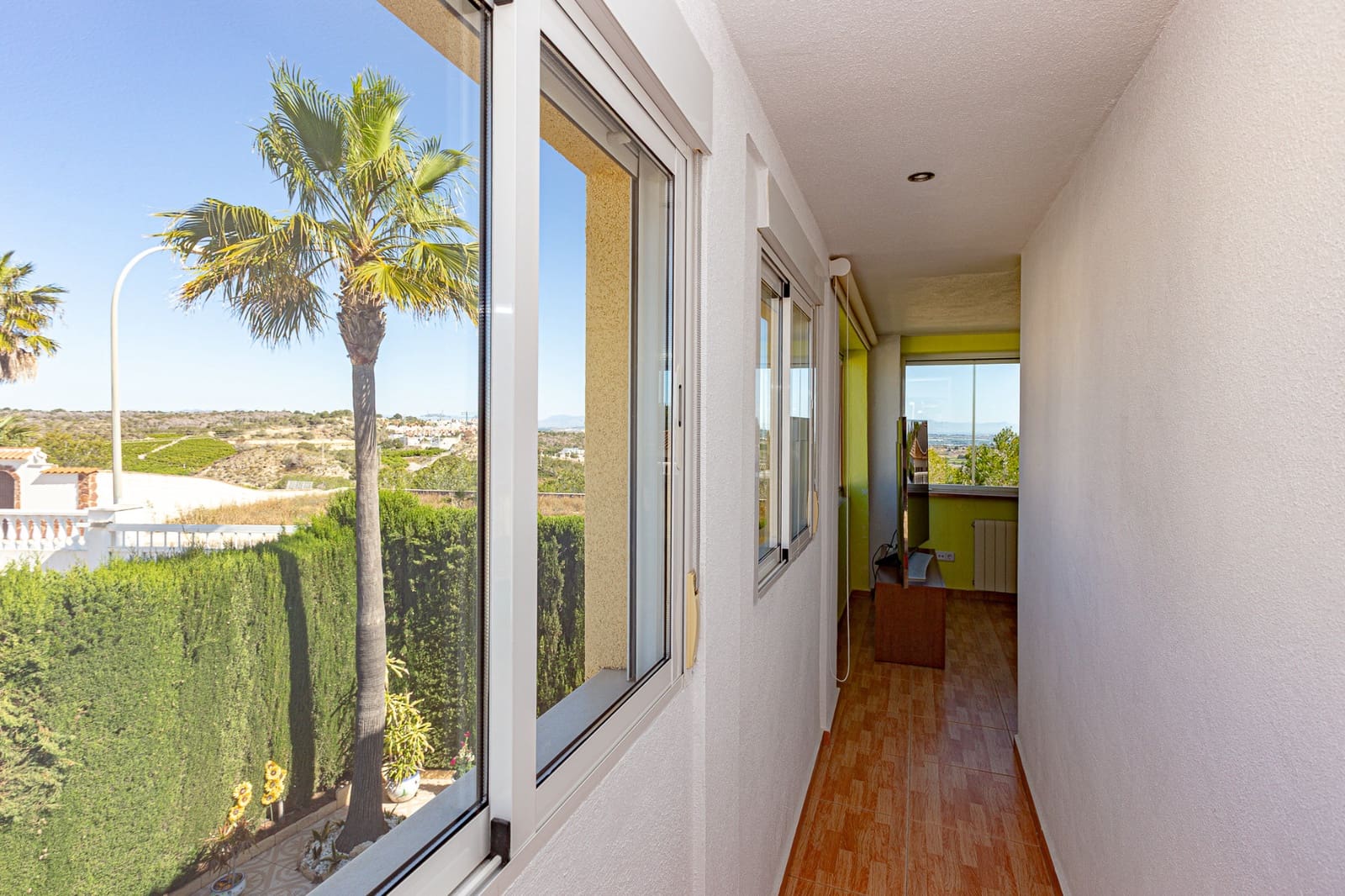 4 quarto Moradia para venda em Villamartin com piscina garagem - 450 000 € (Ref: 9002135)