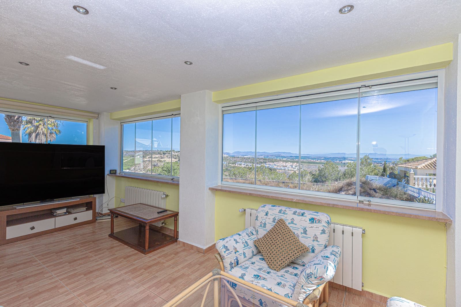 4 quarto Moradia para venda em Villamartin com piscina garagem - 450 000 € (Ref: 9002135)