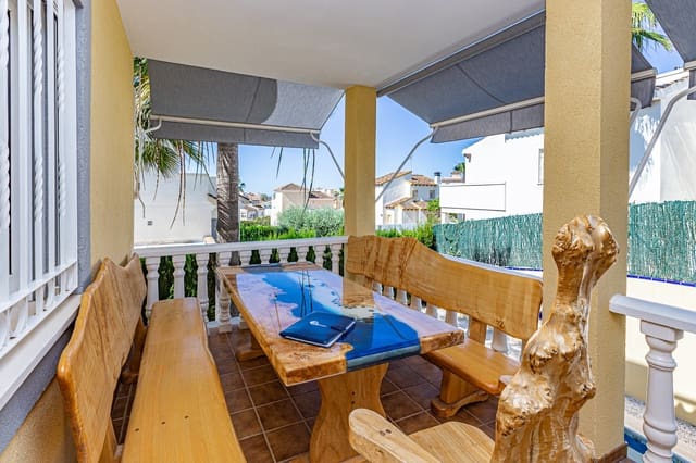 4 quarto Moradia para venda em Villamartin, Orihuela com piscina garagem - 450 000 € (Ref: 9002135)