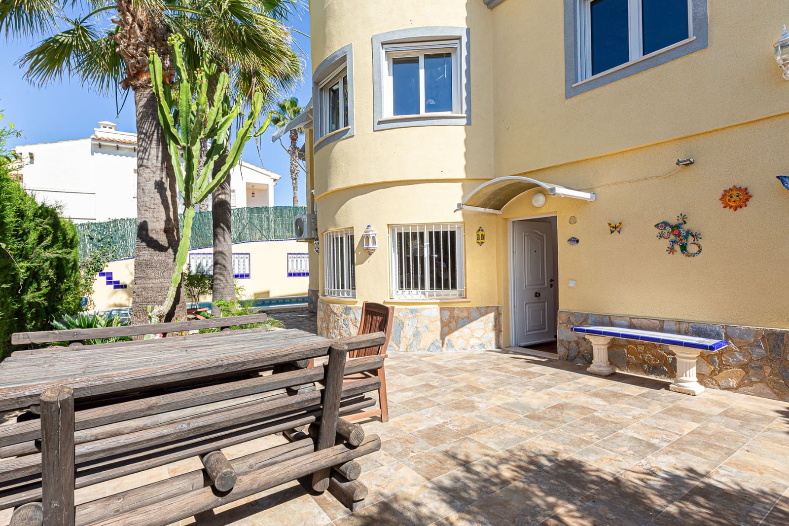 4 quarto Moradia para venda em Villamartin com piscina garagem - 450 000 € (Ref: 9002135)