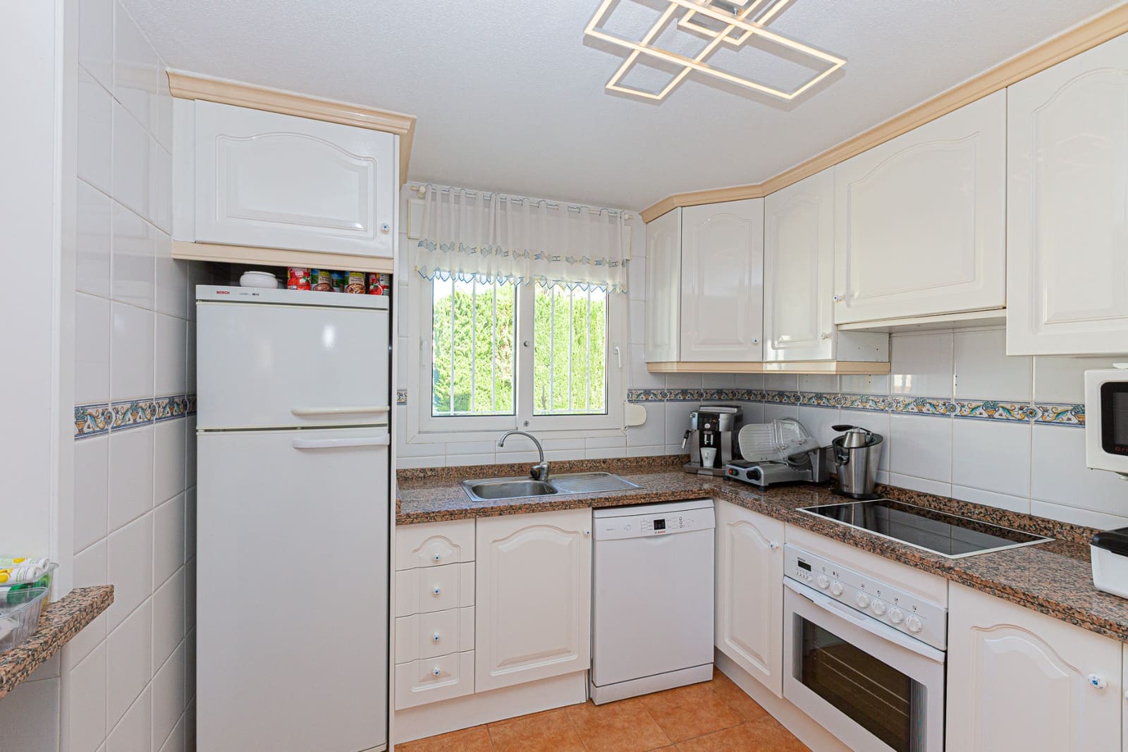 4 quarto Moradia para venda em Villamartin com piscina garagem - 450 000 € (Ref: 9002135)