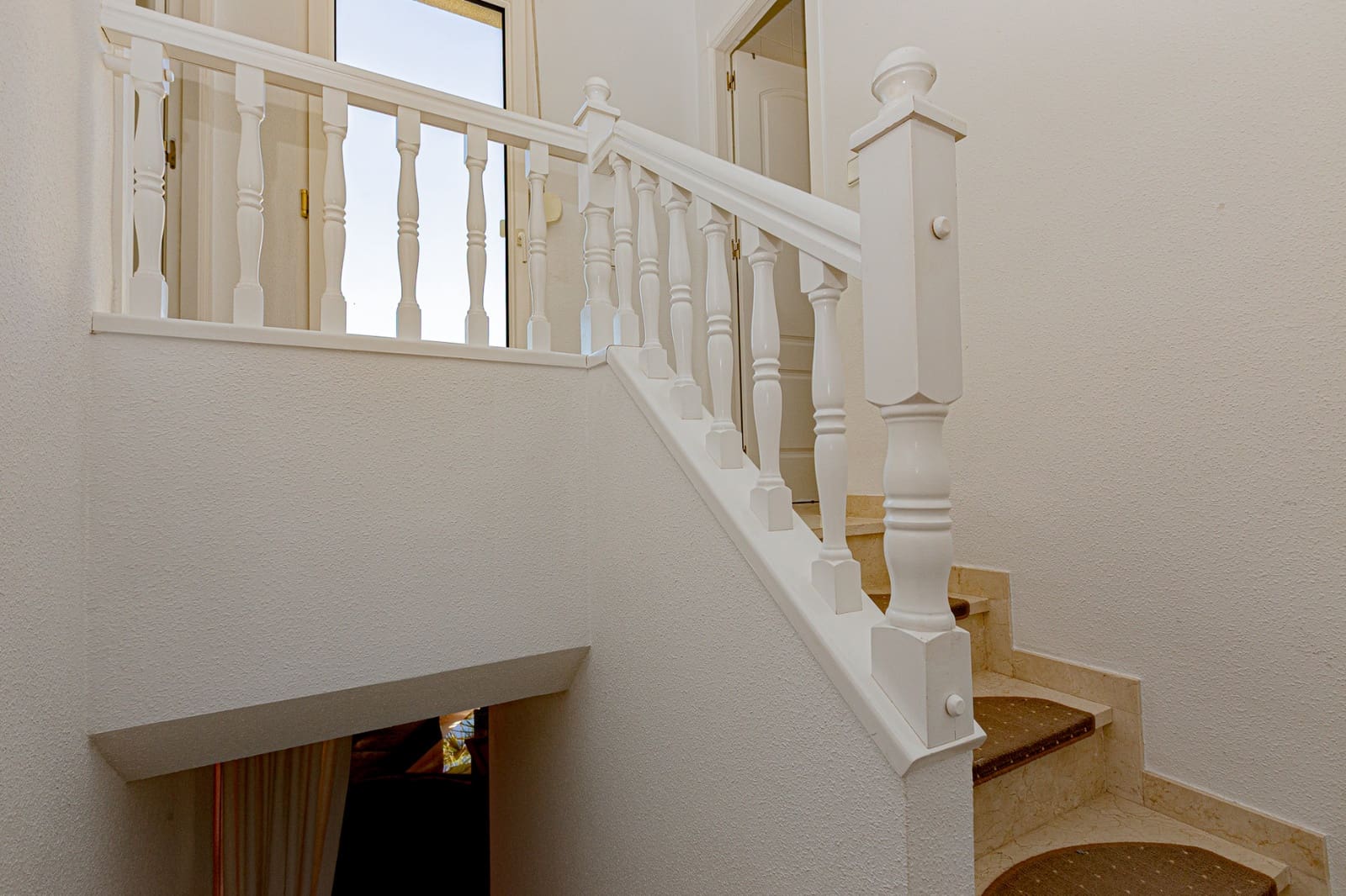 4 quarto Moradia para venda em Villamartin com piscina garagem - 450 000 € (Ref: 9002135)