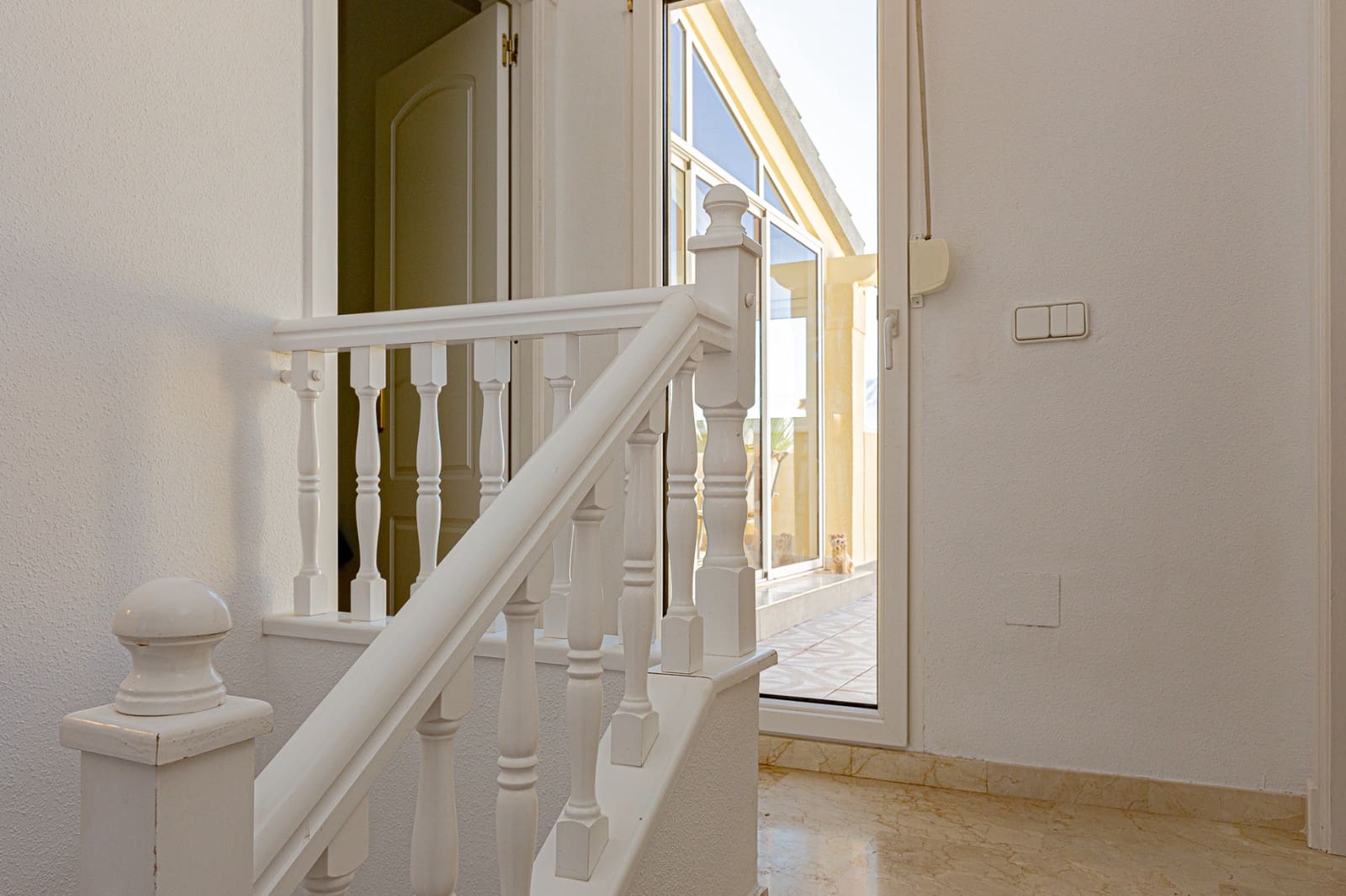 4 quarto Moradia para venda em Villamartin com piscina garagem - 450 000 € (Ref: 9002135)