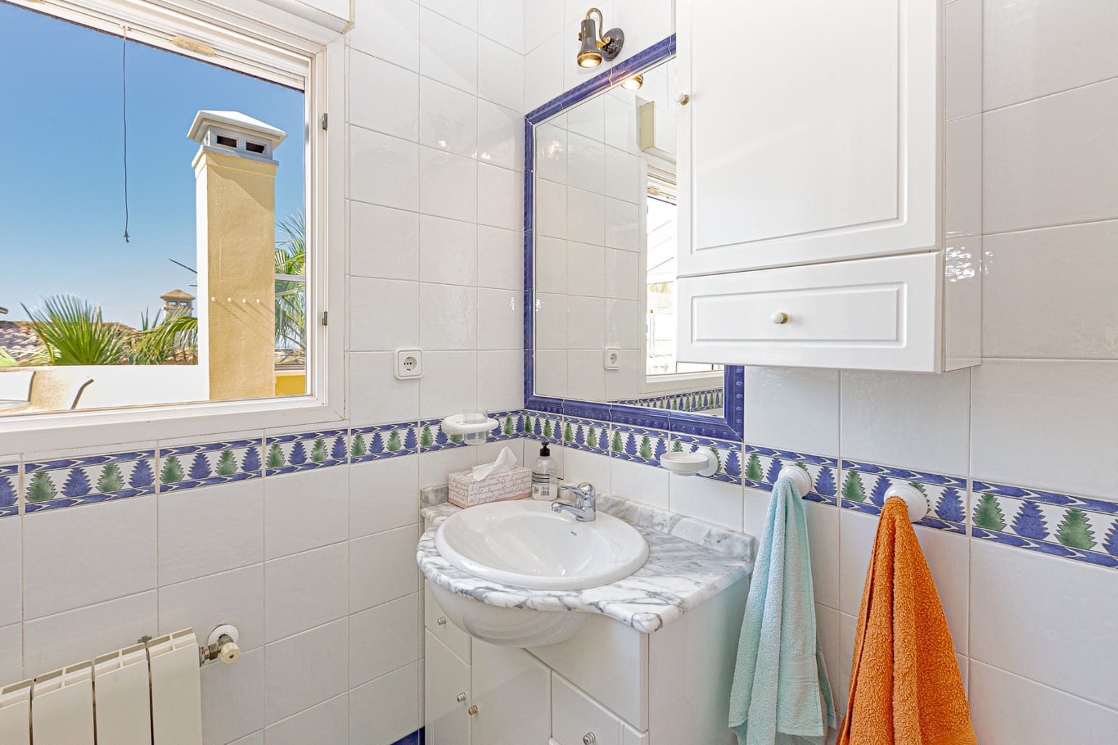 4 quarto Moradia para venda em Villamartin com piscina garagem - 450 000 € (Ref: 9002135)