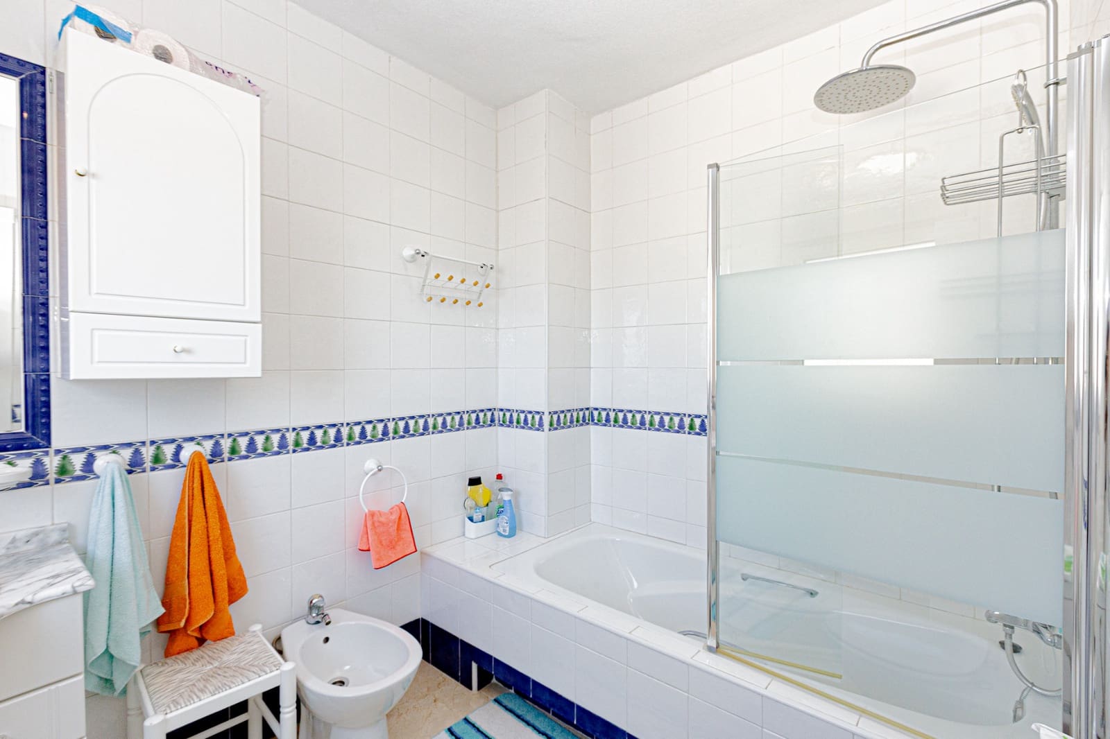 4 quarto Moradia para venda em Villamartin com piscina garagem - 450 000 € (Ref: 9002135)