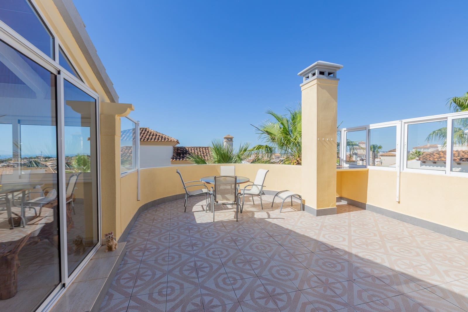 4 quarto Moradia para venda em Villamartin com piscina garagem - 450 000 € (Ref: 9002135)