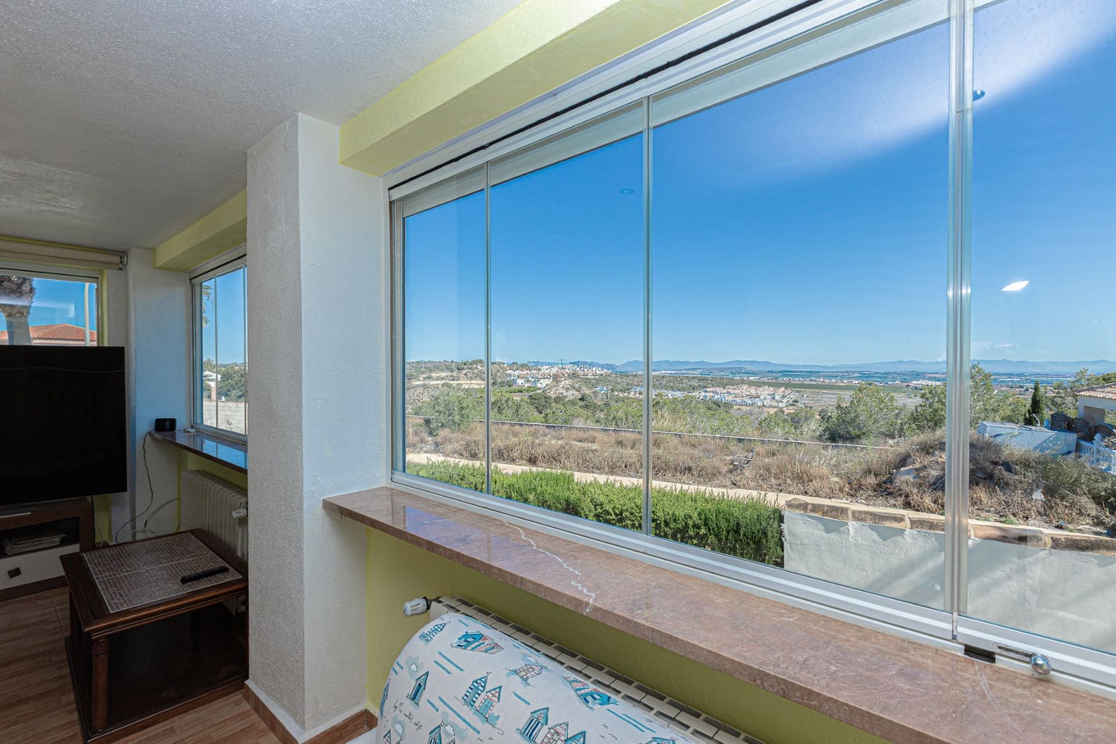 4 quarto Moradia para venda em Villamartin com piscina garagem - 450 000 € (Ref: 9002135)