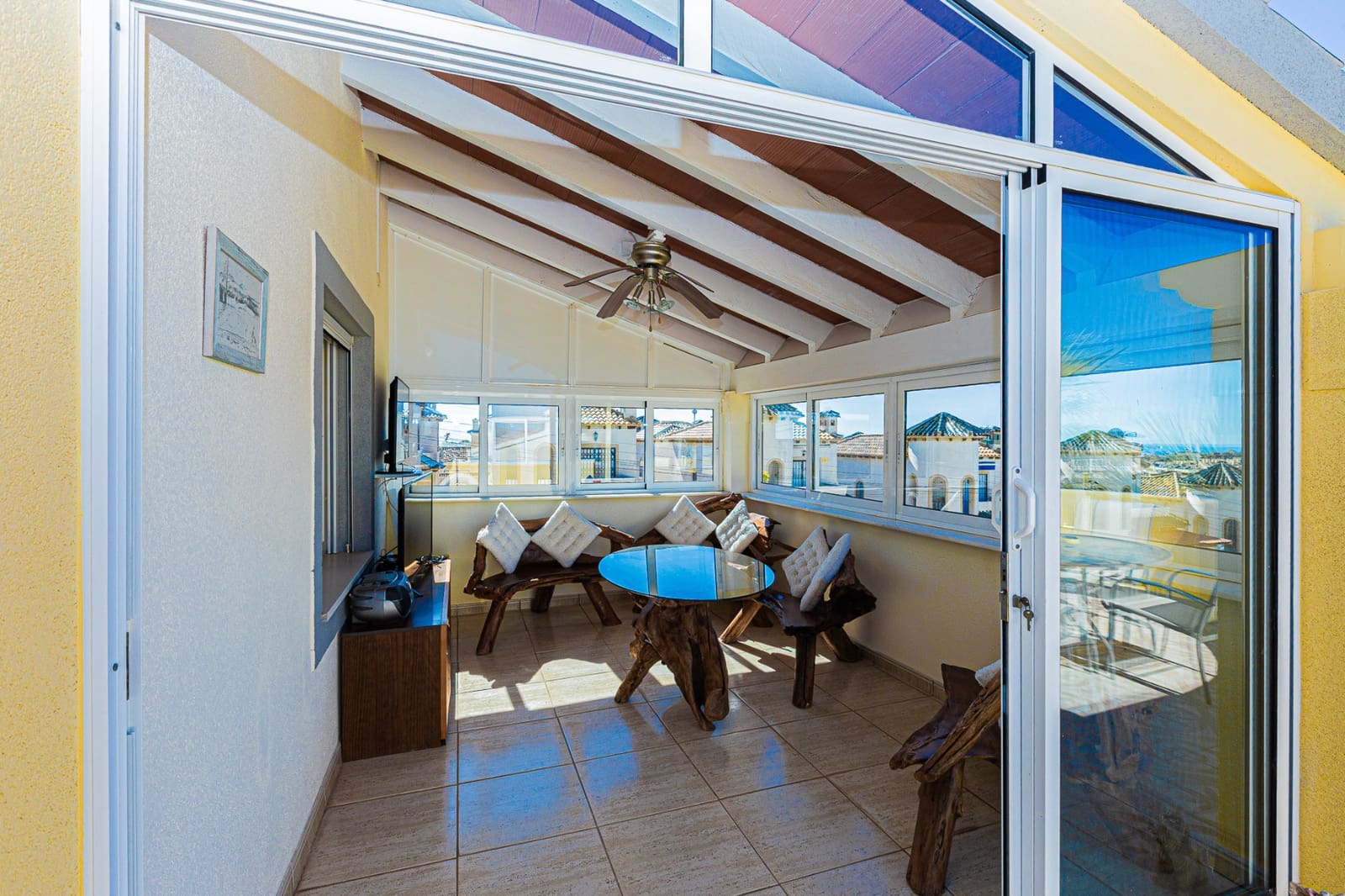 4 quarto Moradia para venda em Villamartin com piscina garagem - 450 000 € (Ref: 9002135)