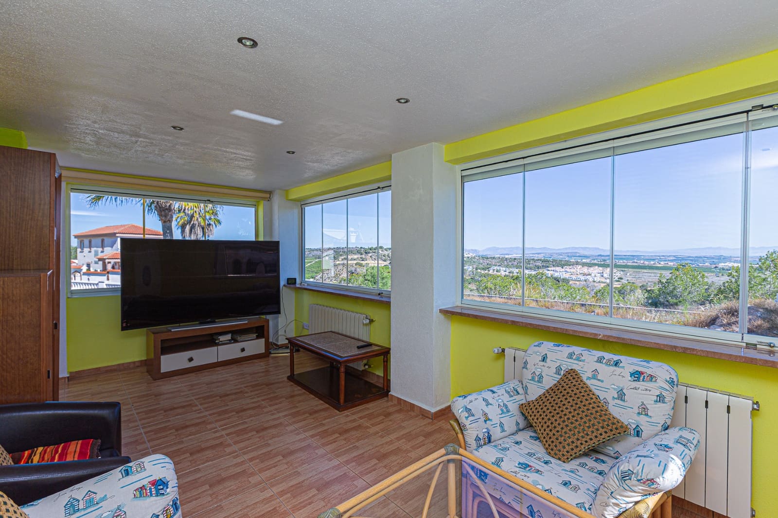 4 quarto Moradia para venda em Villamartin com piscina garagem - 450 000 € (Ref: 9002135)