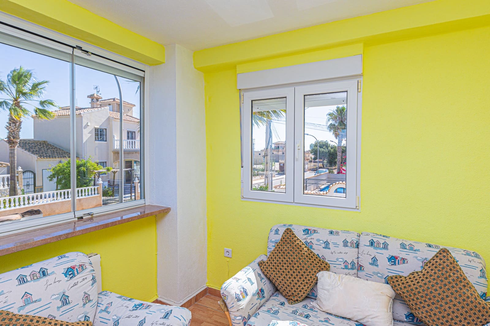 4 quarto Moradia para venda em Villamartin com piscina garagem - 450 000 € (Ref: 9002135)