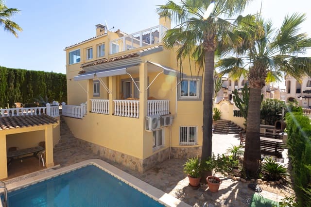 4 Zimmer Villa zu verkaufen in Villamartin, Orihuela mit Pool Garage - 450.000 € (Ref: 9002135)