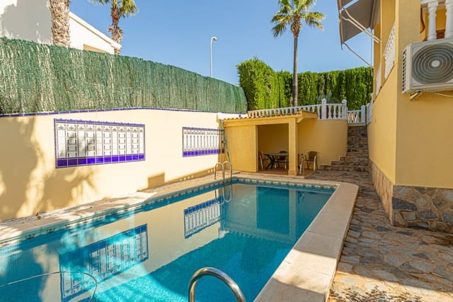 4 Zimmer Villa zu verkaufen in Villamartin, Orihuela mit Pool Garage - 450.000 € (Ref: 9002135)