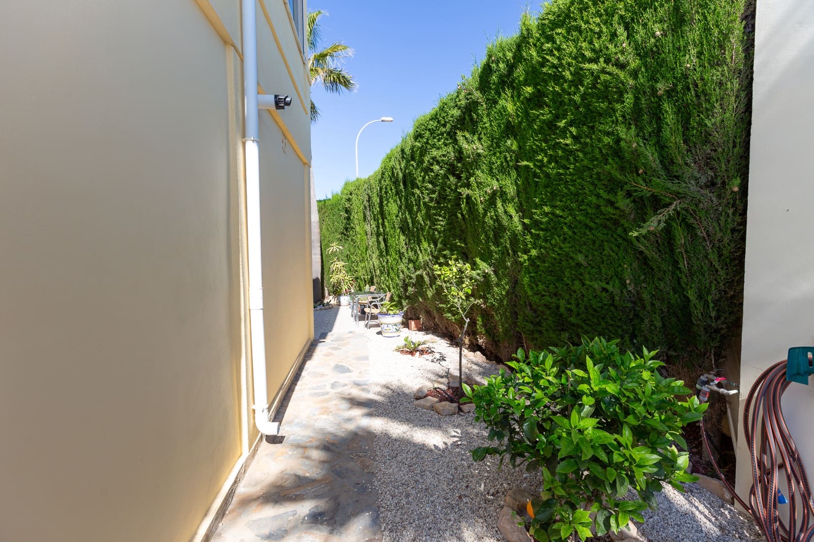 4 quarto Moradia para venda em Villamartin com piscina garagem - 450 000 € (Ref: 9002135)