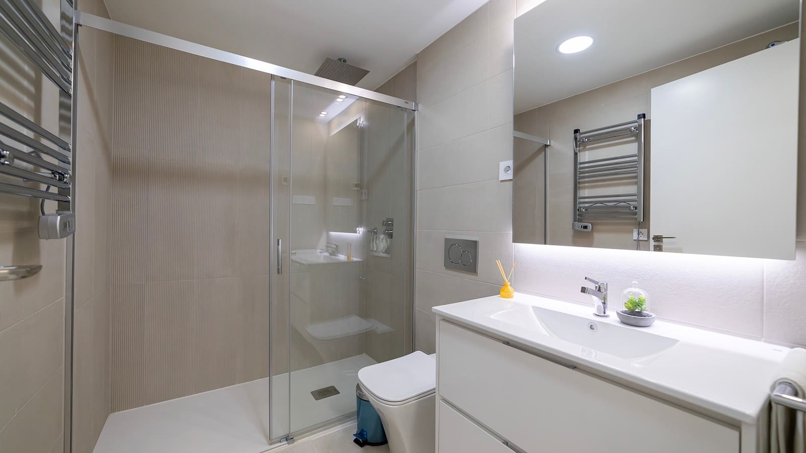 3 slaapkamer Appartement te koop in Punta Prima met zwembad - € 478.000 (Ref: 9041379)