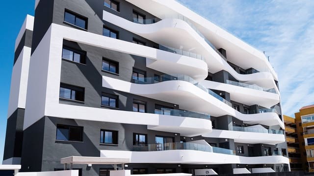 Apartamento de 3 habitaciones en Punta Prima, Torrevieja en venta con piscina - 478.000 € (Ref: 9041379)