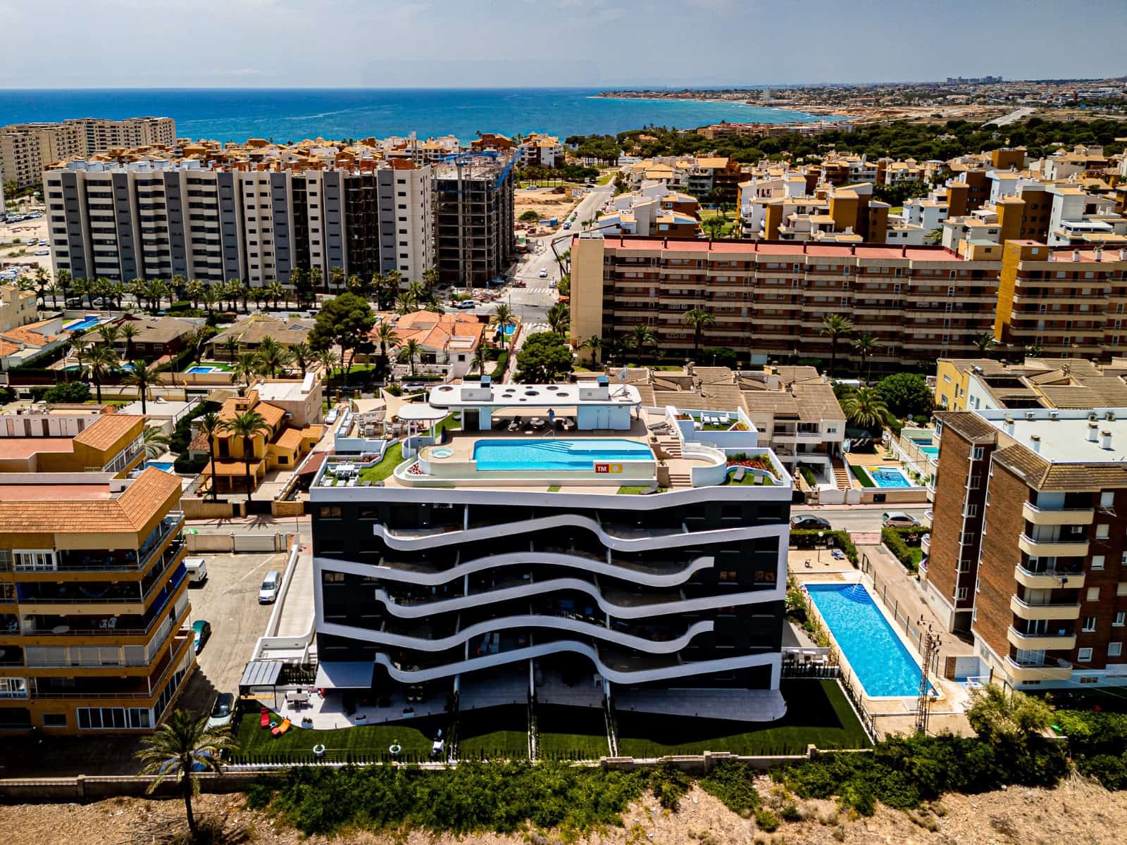 3 slaapkamer Appartement te koop in Punta Prima met zwembad - € 478.000 (Ref: 9041379)