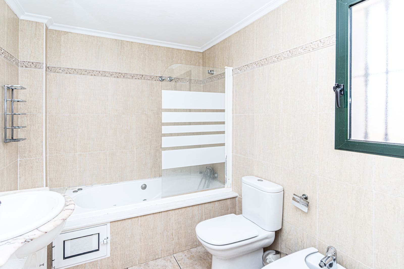 3 Zimmer Villa zu verkaufen in Villamartin mit Pool - 355.000 € (Ref: 9058143)