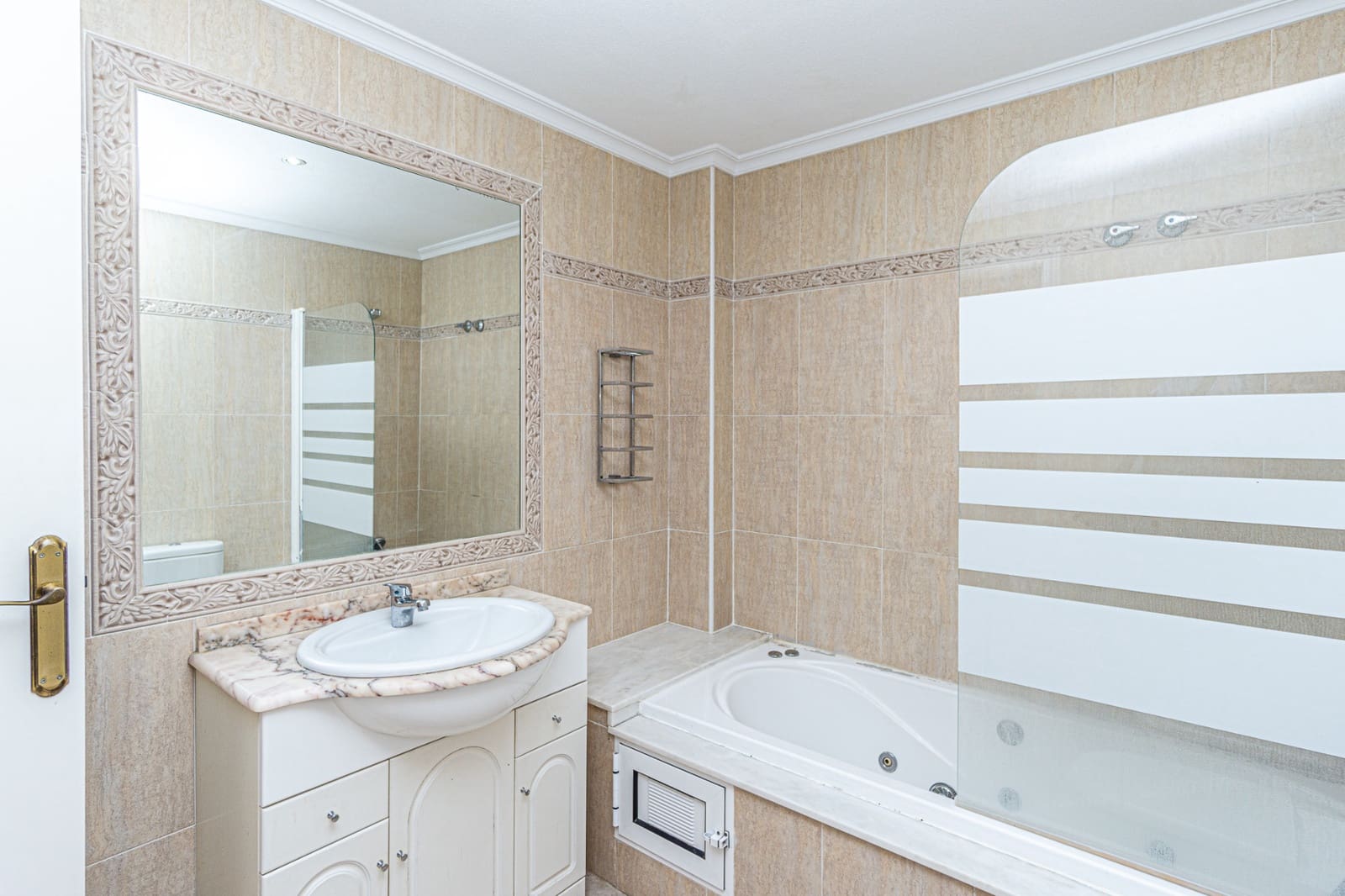 3 Zimmer Villa zu verkaufen in Villamartin mit Pool - 355.000 € (Ref: 9058143)