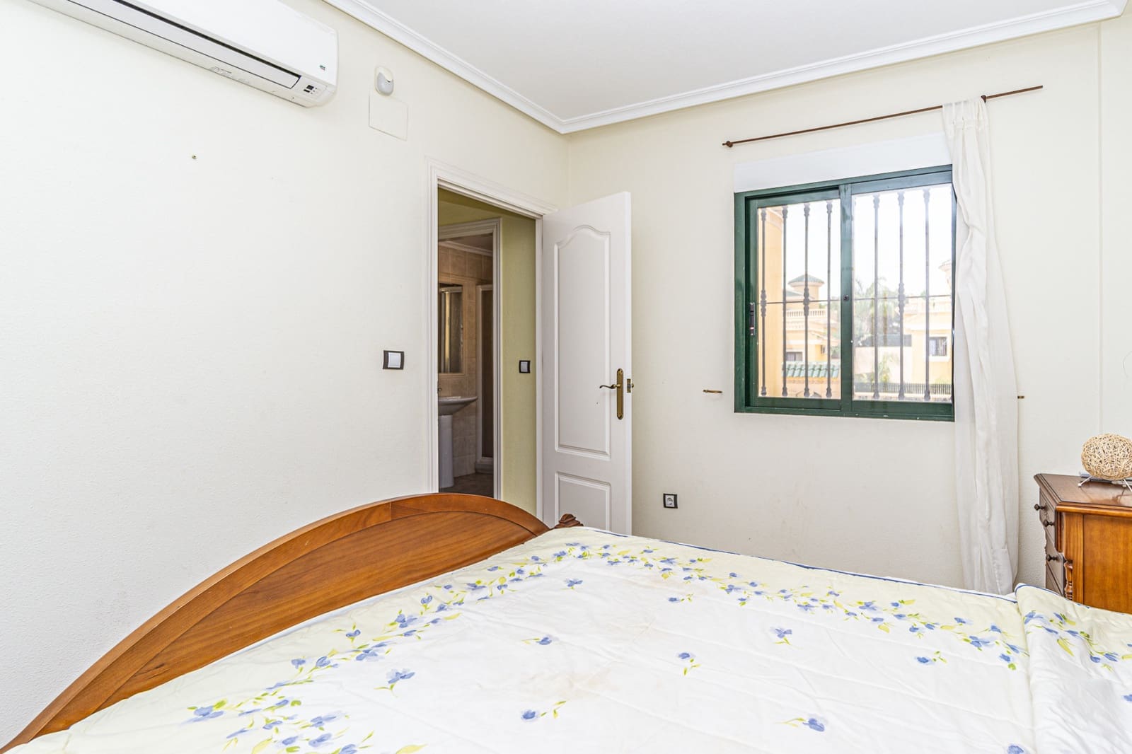 3 Zimmer Villa zu verkaufen in Villamartin mit Pool - 355.000 € (Ref: 9058143)