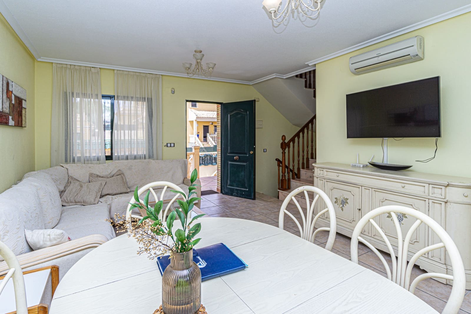 3 Zimmer Villa zu verkaufen in Villamartin mit Pool - 355.000 € (Ref: 9058143)