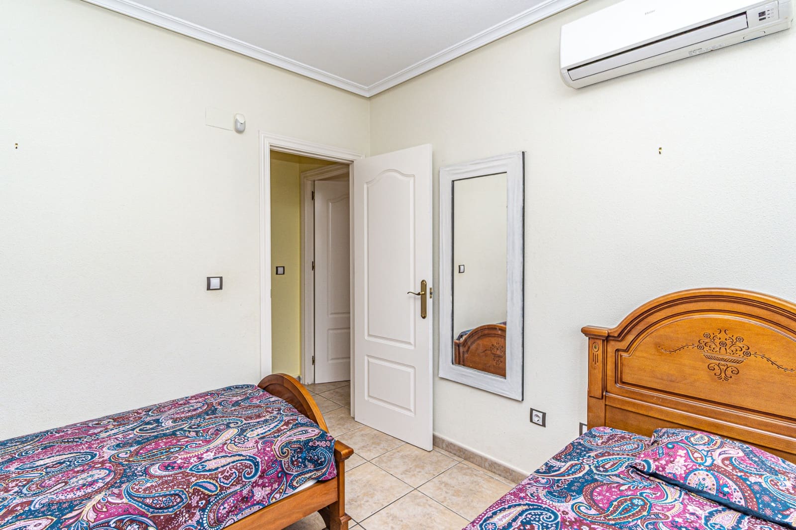 3 Zimmer Villa zu verkaufen in Villamartin mit Pool - 355.000 € (Ref: 9058143)