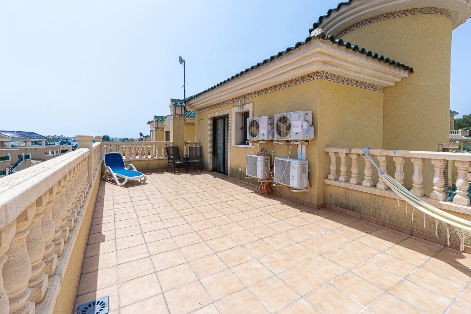 3 Zimmer Villa zu verkaufen in Villamartin mit Pool - 355.000 € (Ref: 9058143)