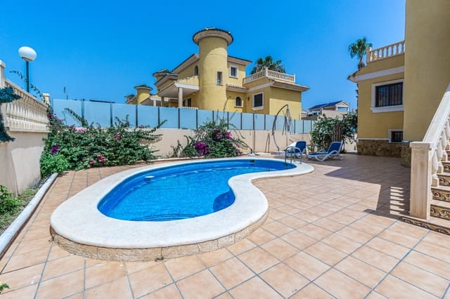 3 Zimmer Villa zu verkaufen in Villamartin, Orihuela mit Pool - 355.000 € (Ref: 9058143)