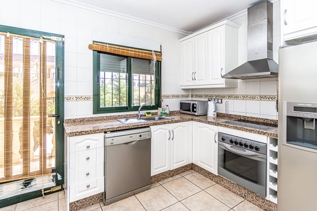 3 Zimmer Villa zu verkaufen in Villamartin, Orihuela mit Pool - 355.000 € (Ref: 9058143)