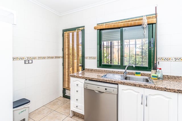 3 Zimmer Villa zu verkaufen in Villamartin, Orihuela mit Pool - 355.000 € (Ref: 9058143)