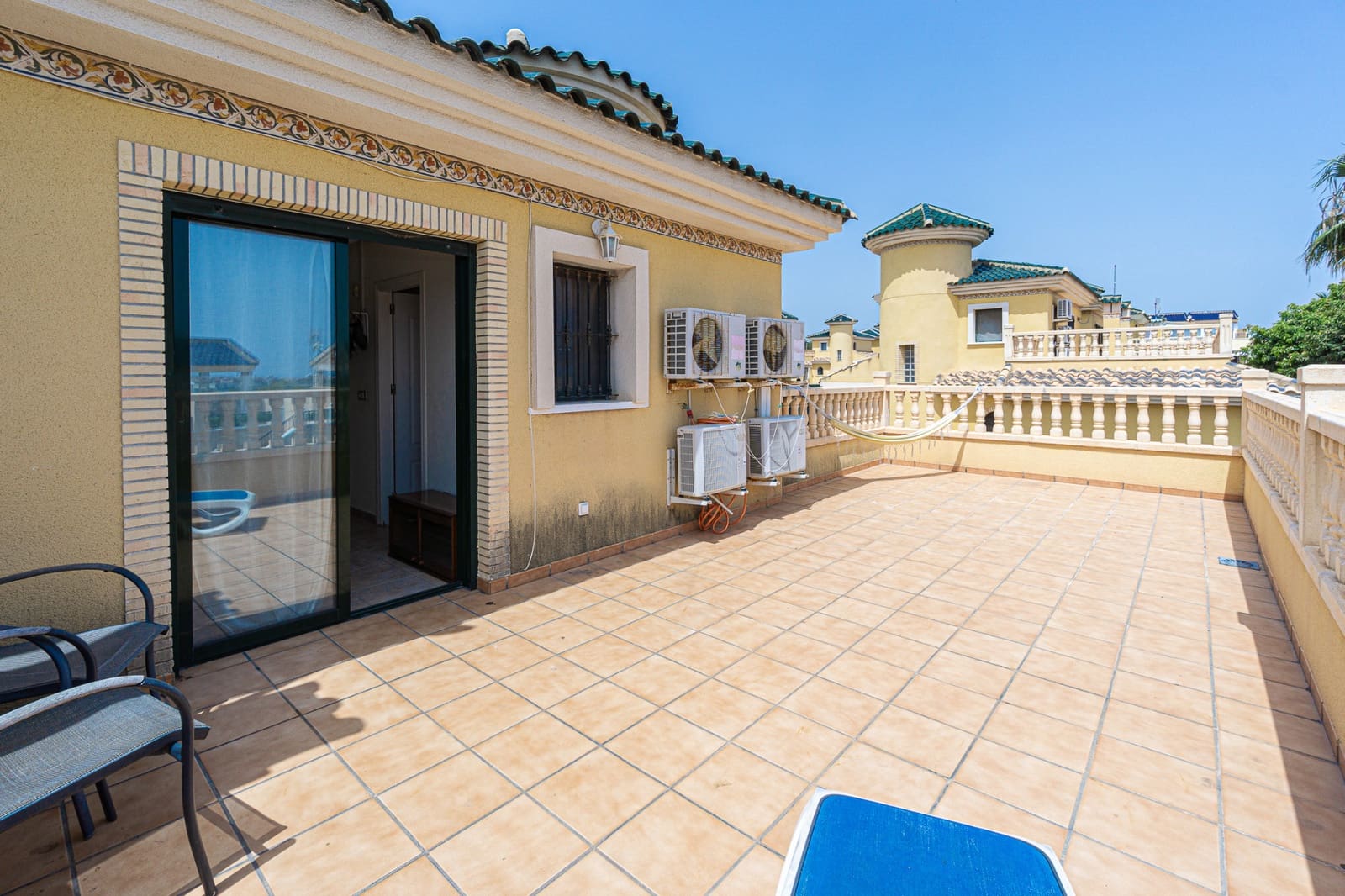 3 Zimmer Villa zu verkaufen in Villamartin mit Pool - 355.000 € (Ref: 9058143)