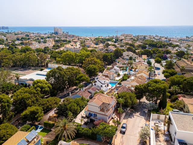 5 soverom Villa til salgs i La Zenia, Orihuela med svømmebasseng - € 795 000 (Ref: 9064573)