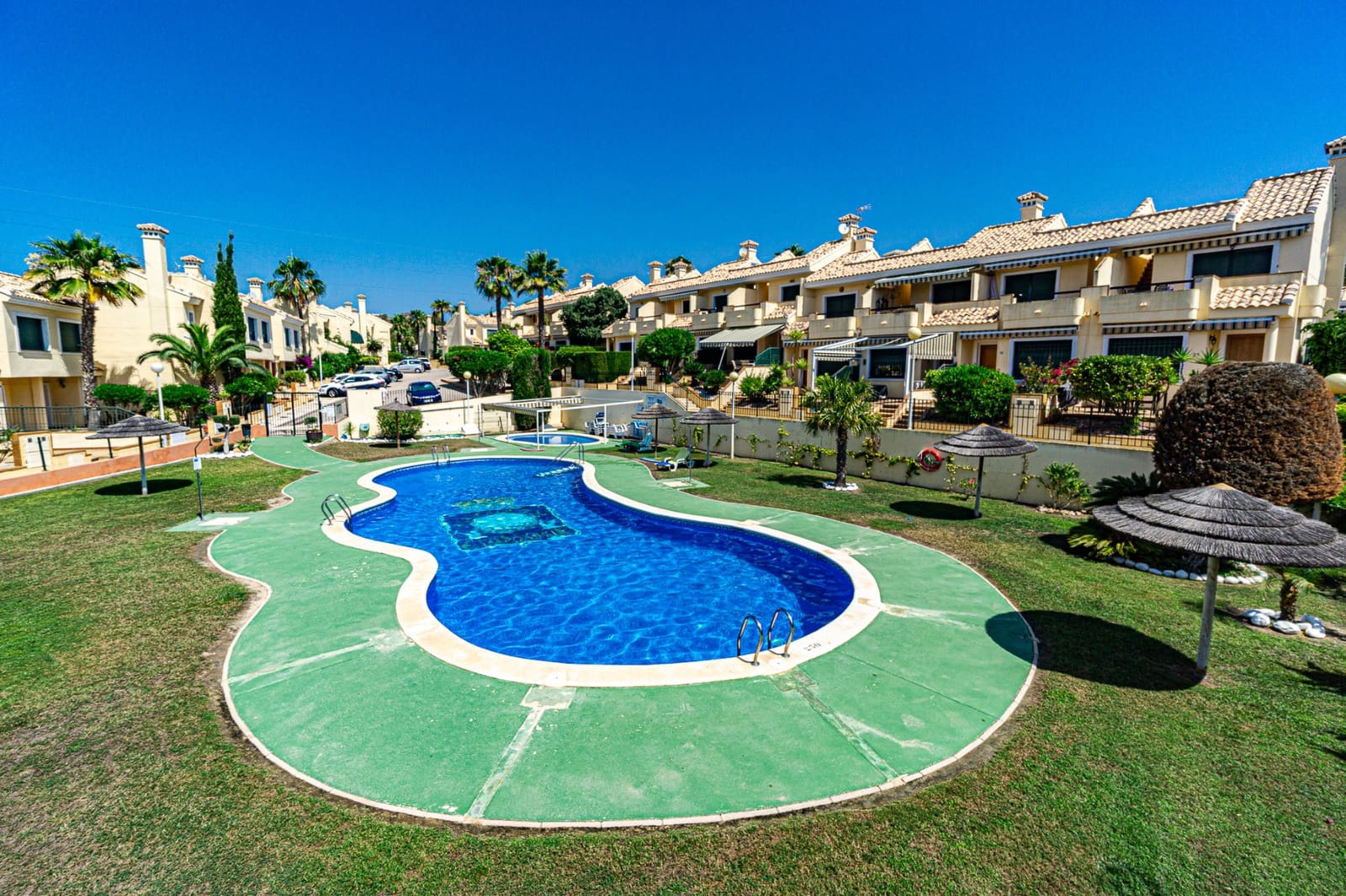 2 soveværelse Byhus til salg i Campoamor med swimmingpool - € 250.000 (Ref: 9078597)