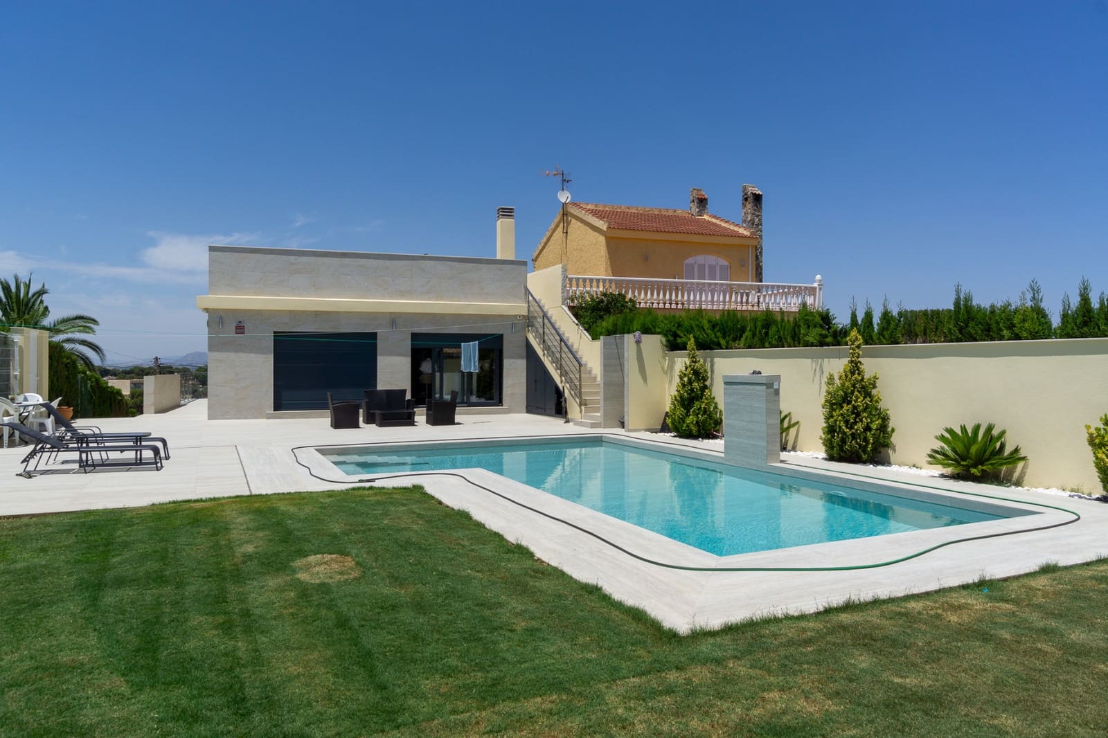 4 soveværelse Semi-Rækkehus til salg i Los Balcones med swimmingpool garage - € 540.000 (Ref: 9099766)