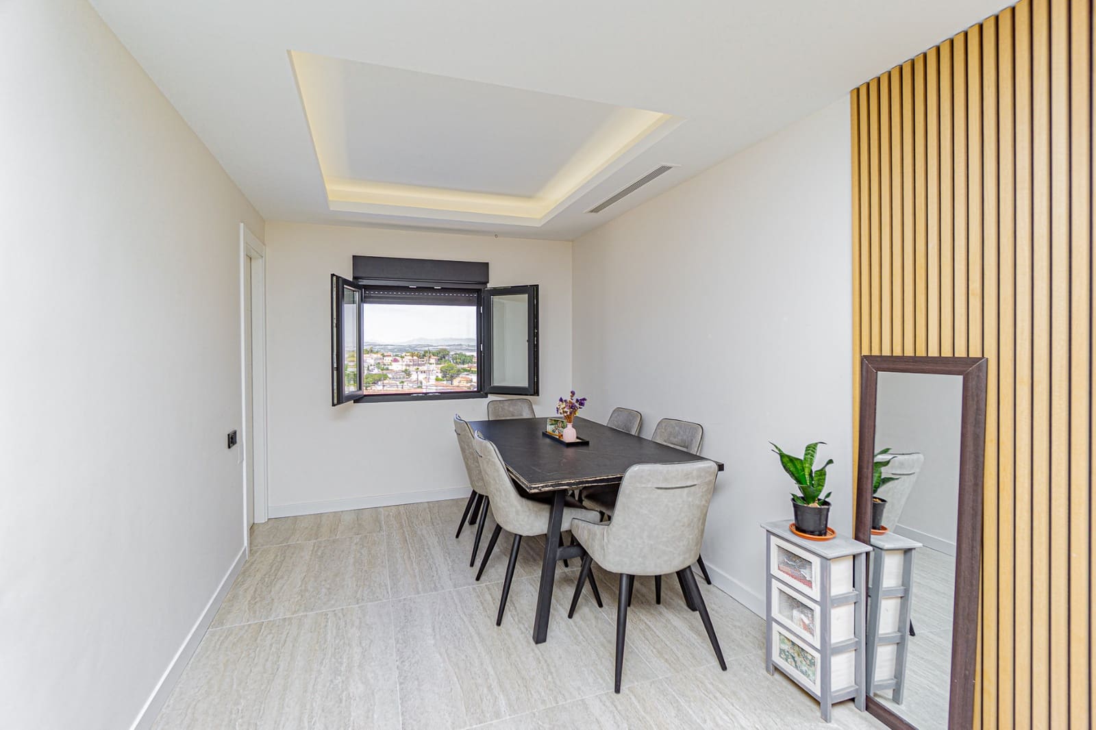 4 soveværelse Semi-Rækkehus til salg i Los Balcones med swimmingpool garage - € 540.000 (Ref: 9099766)