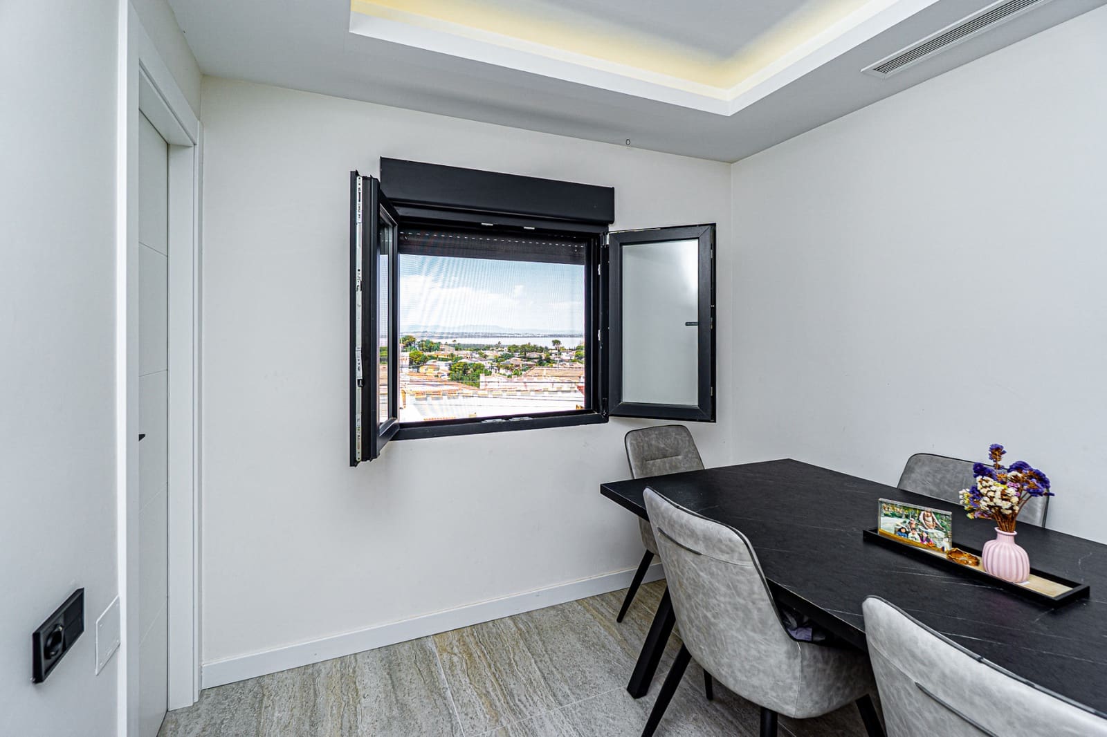 4 soveværelse Semi-Rækkehus til salg i Los Balcones med swimmingpool garage - € 540.000 (Ref: 9099766)