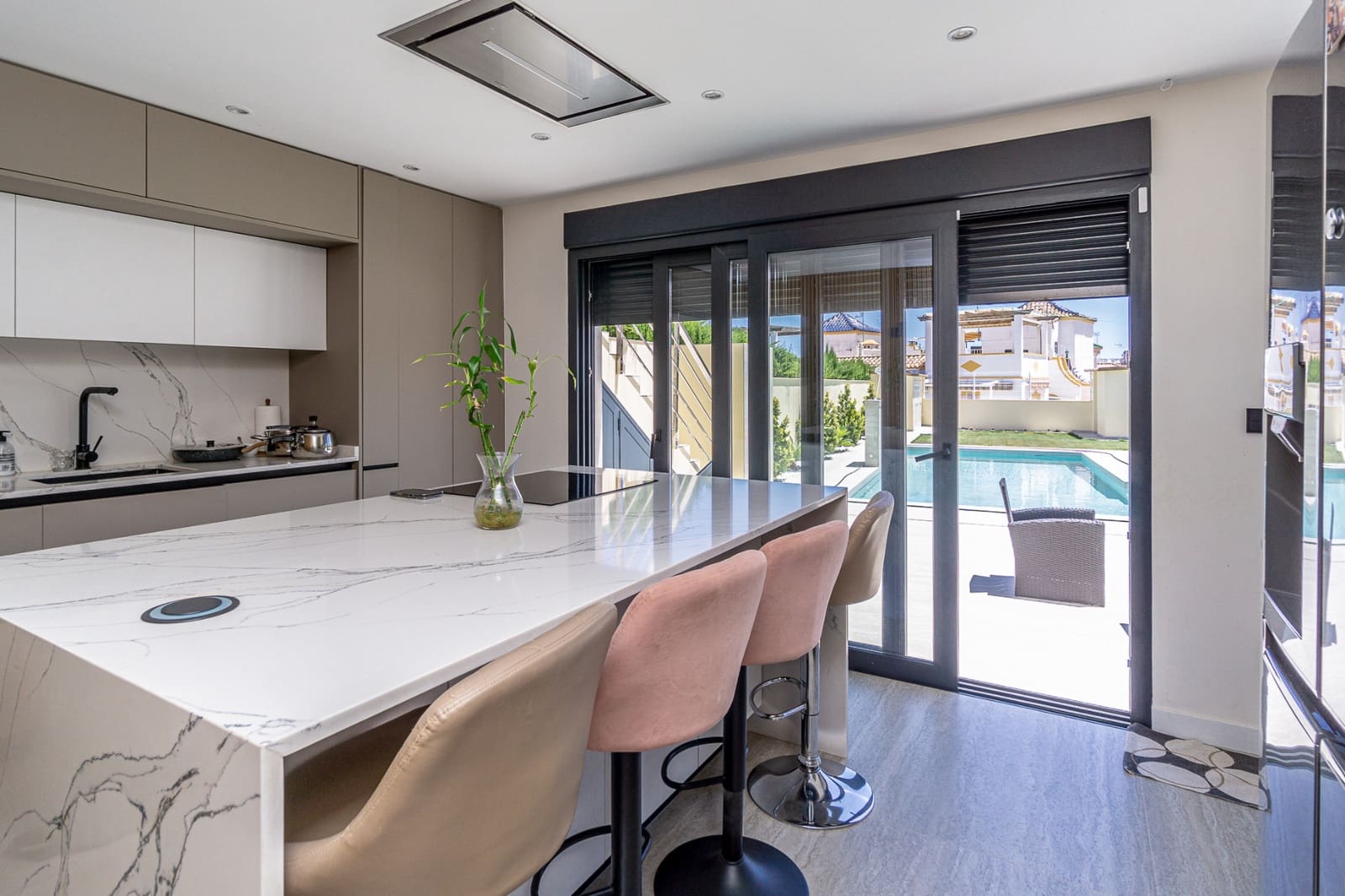 4 soveværelse Semi-Rækkehus til salg i Los Balcones med swimmingpool garage - € 540.000 (Ref: 9099766)