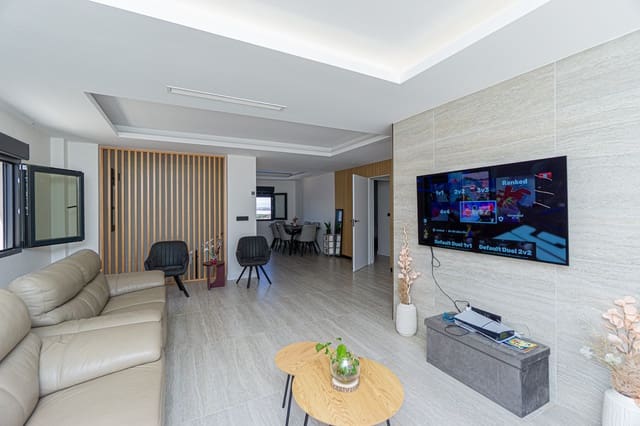 4 soveværelse Semi-Rækkehus til salg i Los Balcones med swimmingpool garage - € 540.000 (Ref: 9099766)