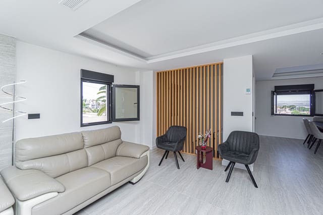 4 soveværelse Semi-Rækkehus til salg i Los Balcones med swimmingpool garage - € 540.000 (Ref: 9099766)