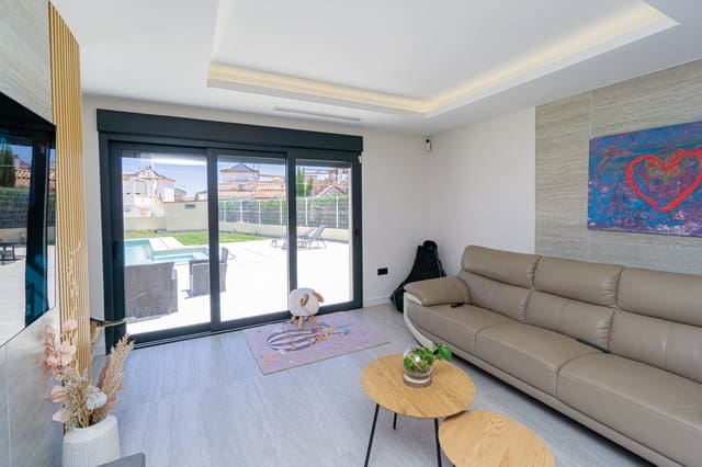 4 soveværelse Semi-Rækkehus til salg i Los Balcones med swimmingpool garage - € 540.000 (Ref: 9099766)