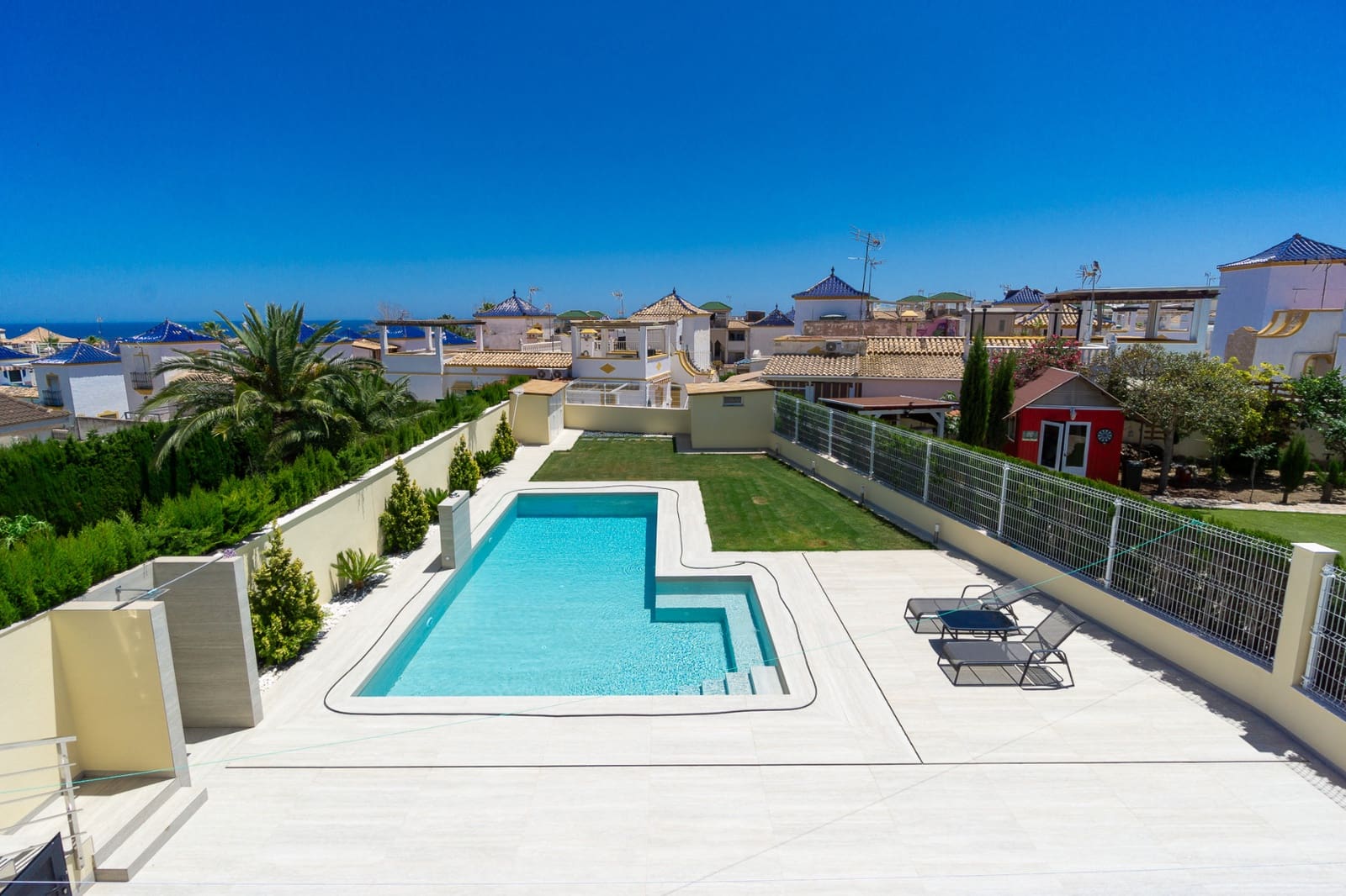 4 soveværelse Semi-Rækkehus til salg i Los Balcones med swimmingpool garage - € 540.000 (Ref: 9099766)