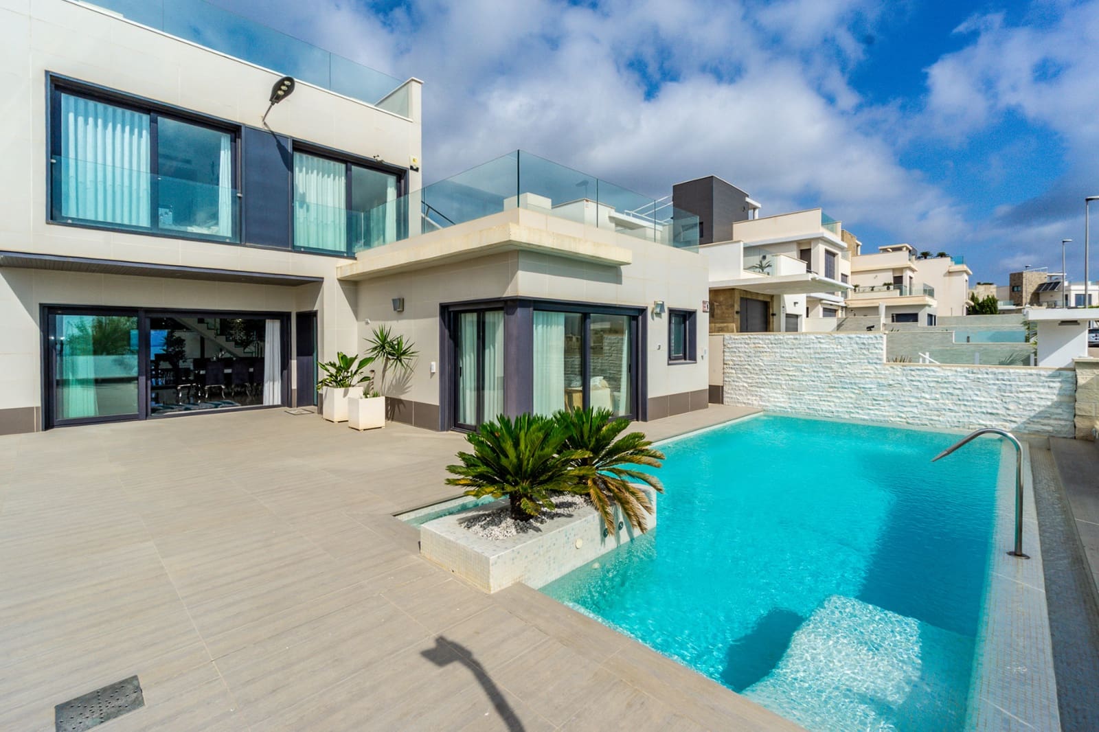 Chalet de 5 habitaciones en San Miguel de Salinas en venta con piscina - 849.000 € (Ref: 9105196)