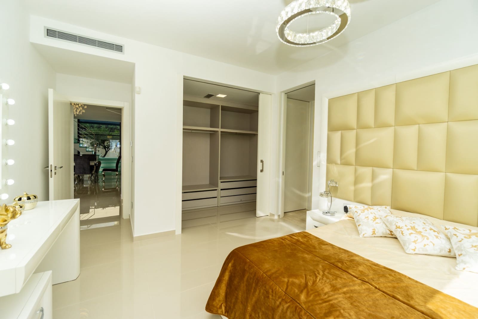 Chalet de 5 habitaciones en San Miguel de Salinas en venta con piscina - 849.000 € (Ref: 9105196)