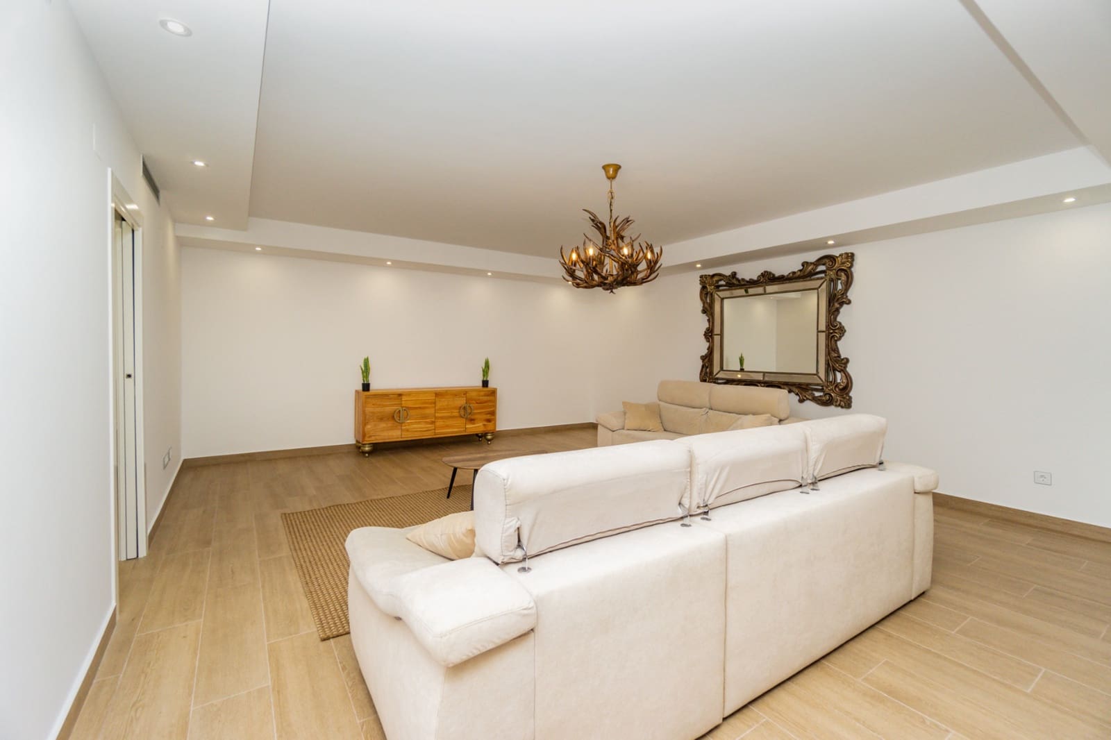 Chalet de 5 habitaciones en San Miguel de Salinas en venta con piscina - 849.000 € (Ref: 9105196)